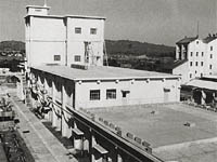 [写真]足柄工場PETベース工場 1962年（昭和37年）