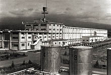 [写真]完成後の抄紙工場