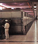 [写真]完成した新鋭PETベース工場とその製造工程 1971年（昭和46年）