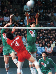 [写真]男子バレーボール，日本リーグ第2回優勝 1984年（昭和59年）
