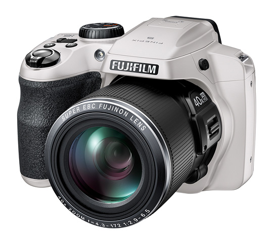 [写真] デジタルカメラ「FinePix S8200」