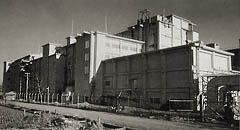 [写真]完成当時の第3カラー工場 1962年（昭和37年）
