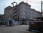 [写真]新鋭カラーフィルム工場と製造装置の一部 1975年（昭和50年）