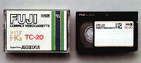 [写真]フジコンパクトビデオカセットスーパーHG TC-20（VHS用）