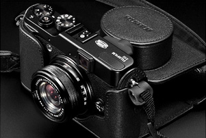 カメラ デジタルカメラ 新開発F2.0-2.8のフジノン光学4倍マニュアルズームレンズと、2/3型EXR 
